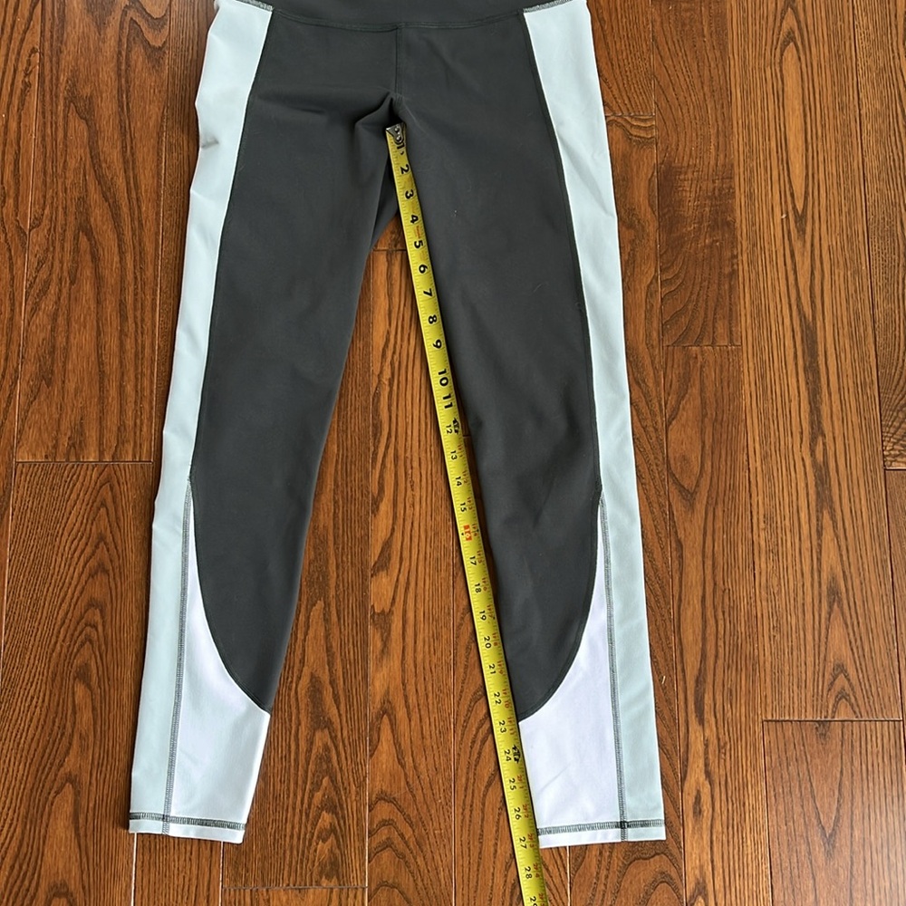 Gray & White Under Armour Leggings - Picture 3 of 6